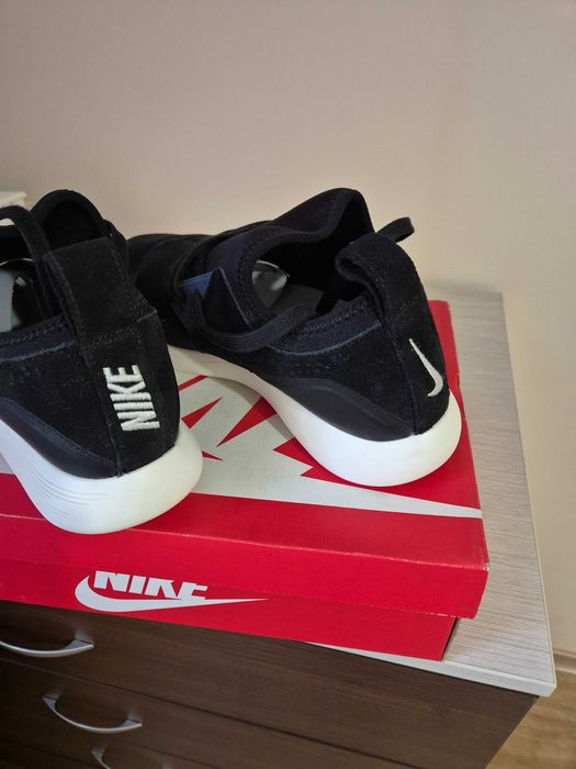 Маратонки NIKE чисто нови