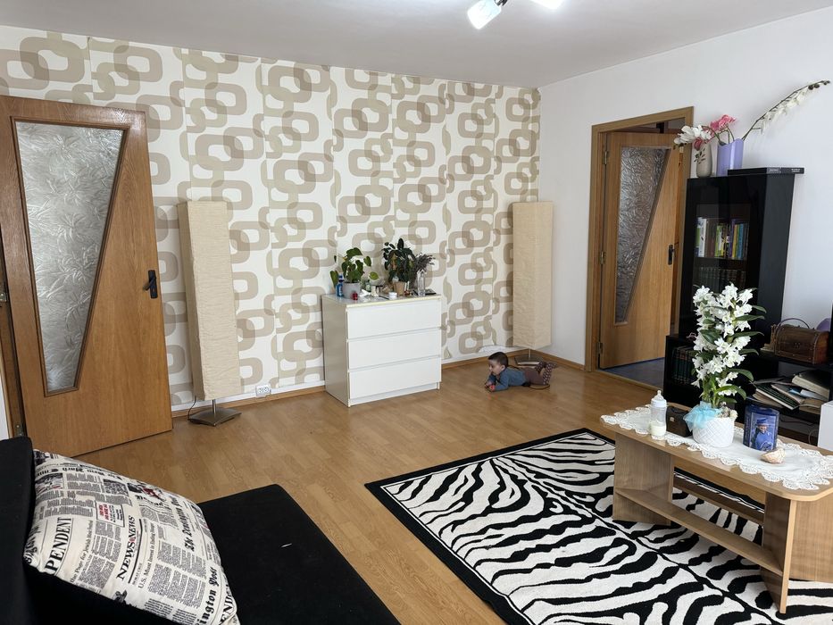 Apartament 2 camere  et. 4, central, strada Zmeurei