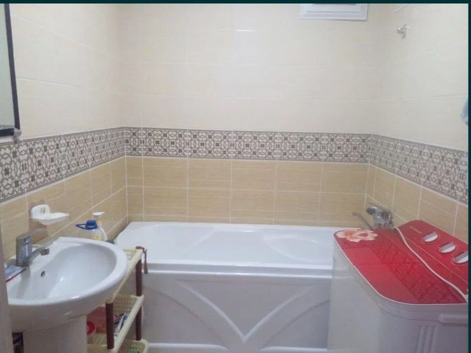 Qarshi sitiydan uy sotiladi