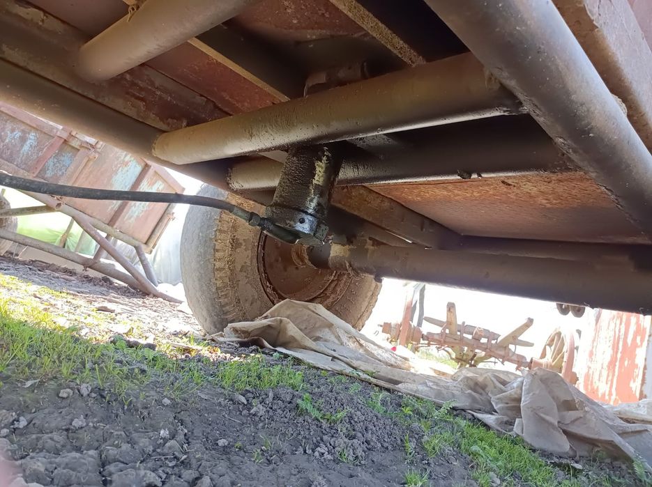 Vând remorca pentru tractor