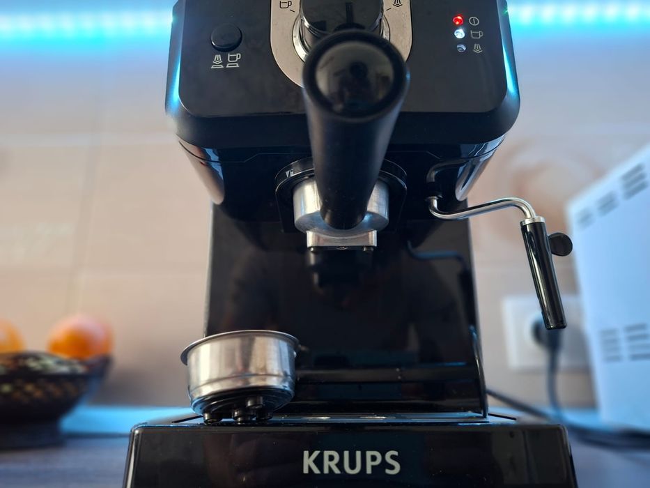 Espressor manual Krups, 1050 W, 15 bar, 1.5 L, Dispozitiv spumare