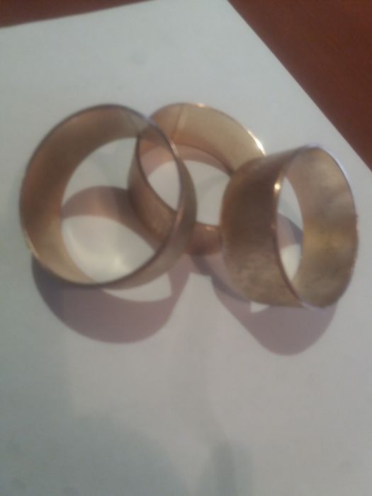 Продам Три кольца под золото! Для праздничных тряпочных салфеток!