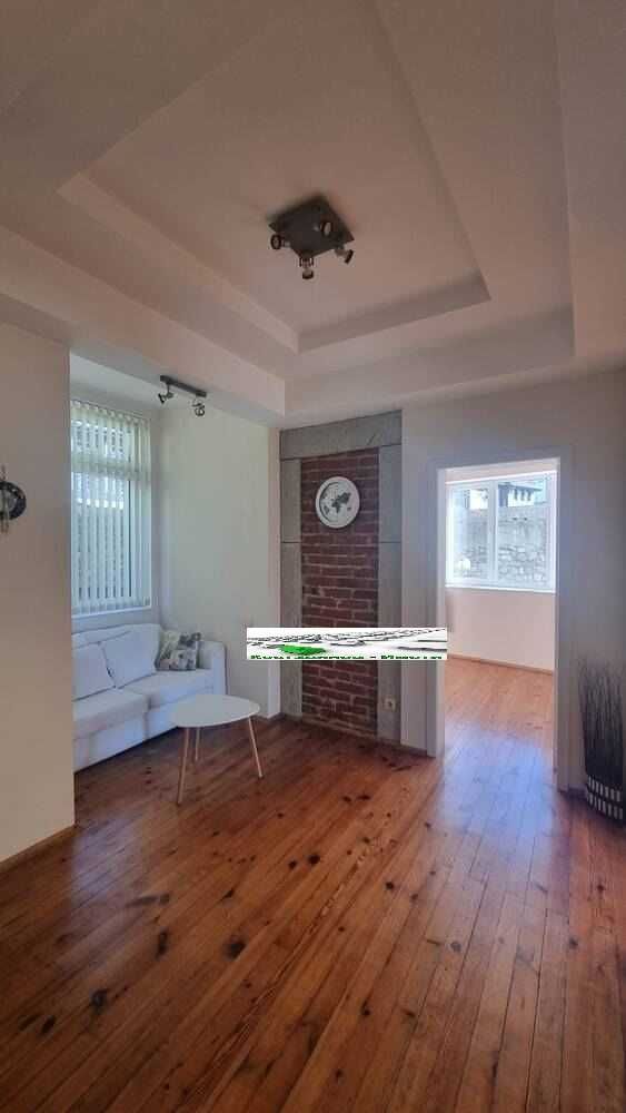 Дава се под наем Офис в Пловдив, Център - 86 кв.м за 438.6 € - Снимка #1
