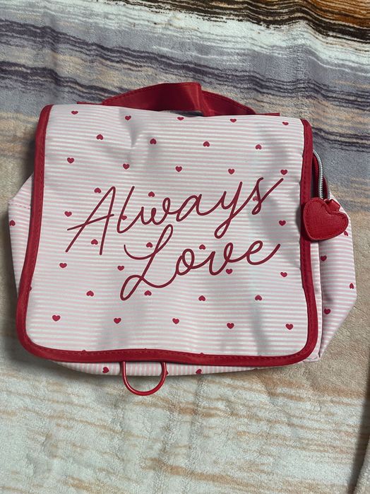 Несесер за път за козметика