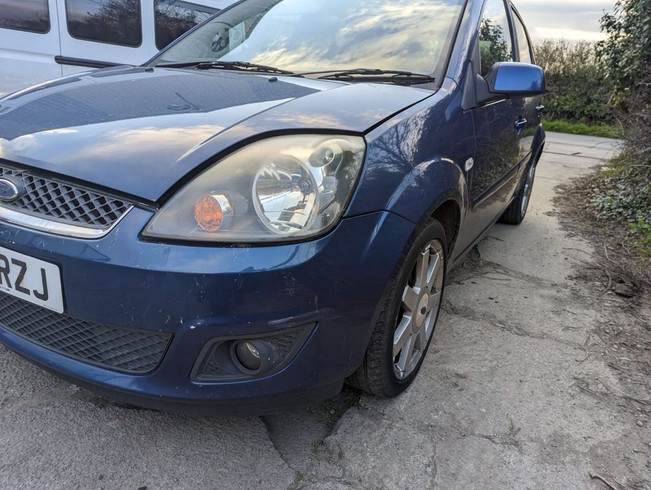 Bara fata aripa capota far Ford Fiesta