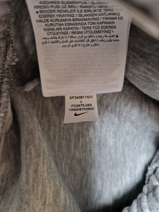 Nike tech fleece долнище, р-р 146-156, L