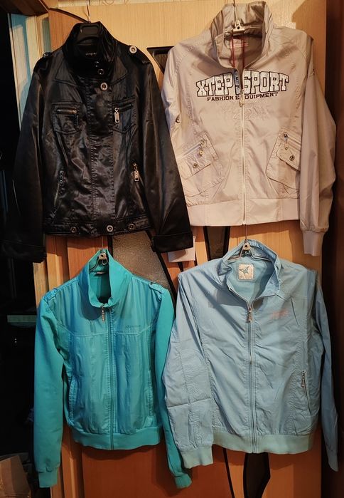 Продам детские курточки и ветровки