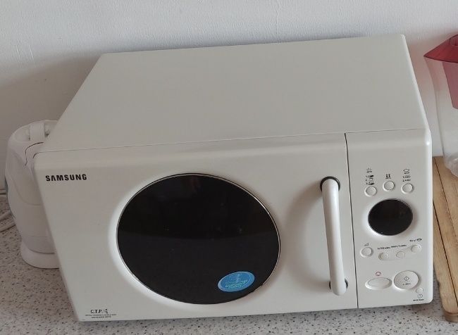 Продам микроволновую  СВЧ печь Samsung