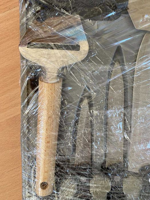 ЛОТ - необходими неща -6 снимки,6 комплекта.Цени-по групи или единично