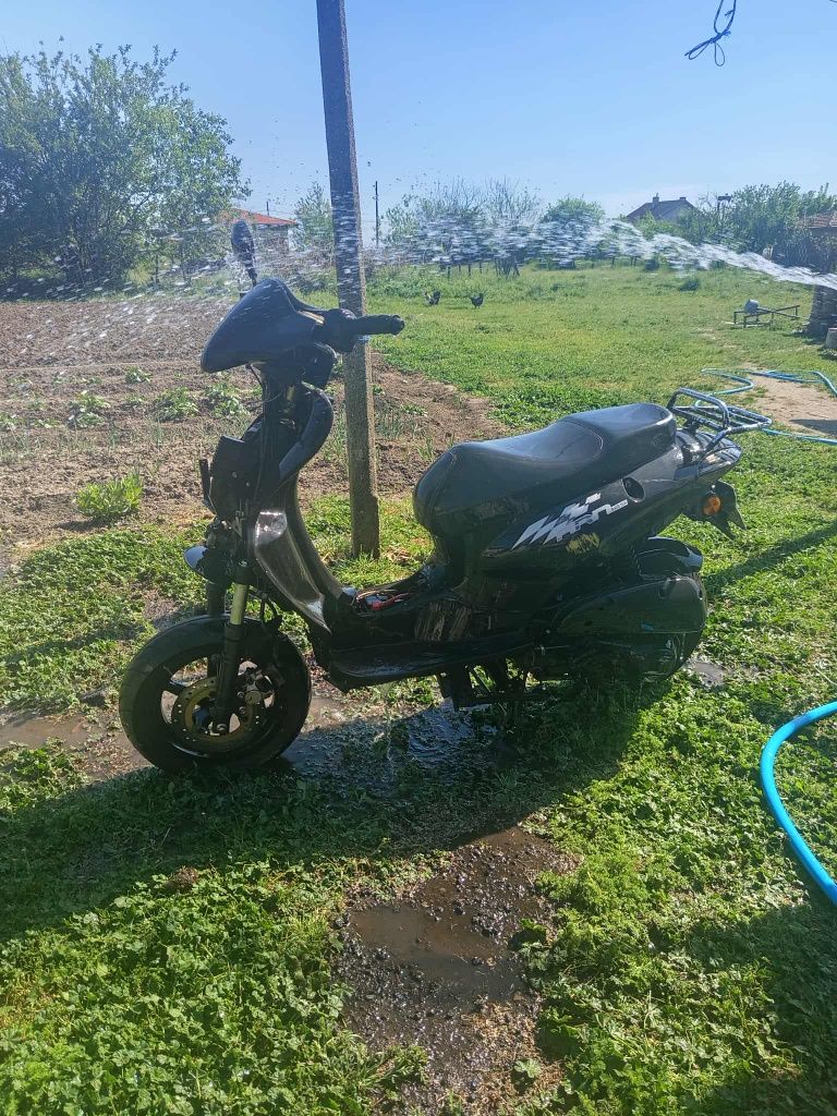 Продавам скутер пиаджо