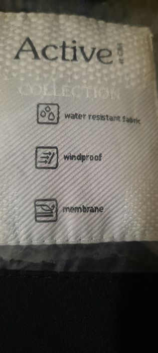 Geaca rezistenta la vant si ploaie