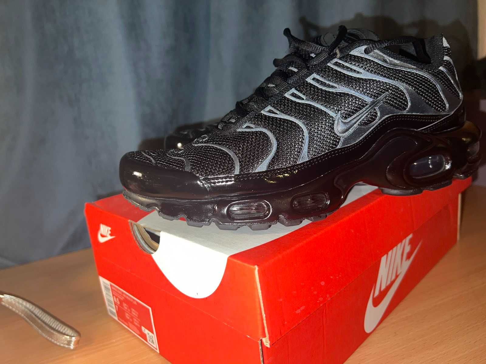 Дамски маратонки Nike air max plus - черни, 40 номер