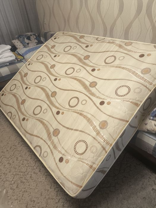 Матрас 200х160 ортопедический в хорошем состоянии