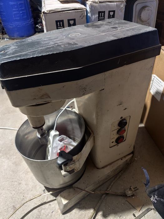 Тестомес планитарный миксер для тесто