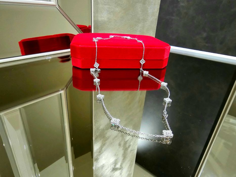 Van Cleef & Arpels VCA Silver 16 Diamond Sweet Alhambra Дамско Колие