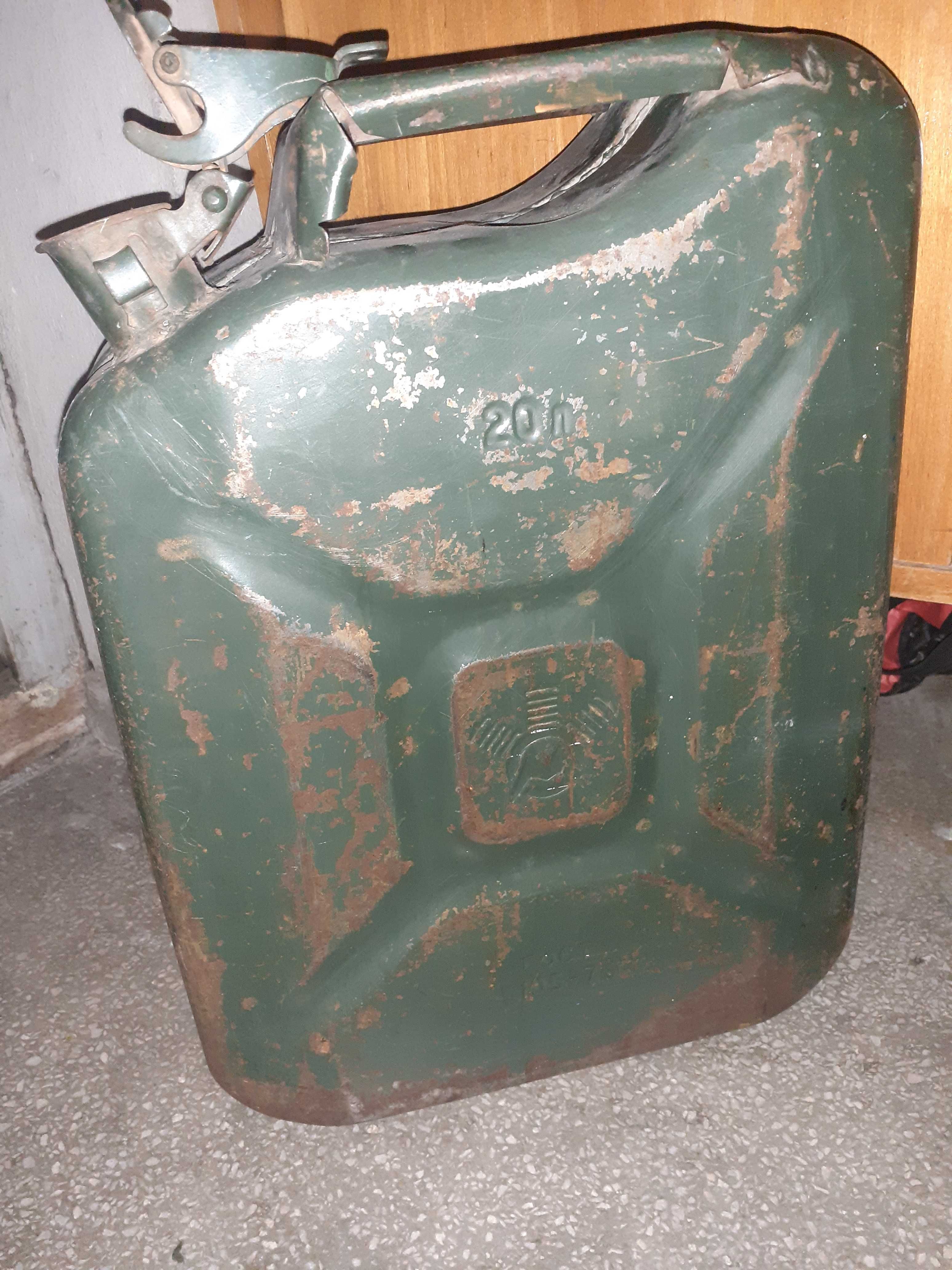 Canistra metal verde 20 litri pentru benzina sau motorina, originale.