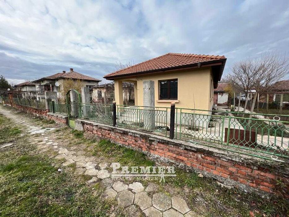 Нова, едноетажна къща в село Тръстиково на 25 км от Бургас