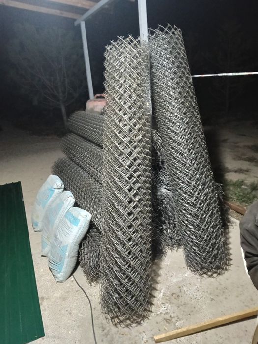 Продам сетку новая ширина ечейки 8 см . Диаметр проволоки 3ка