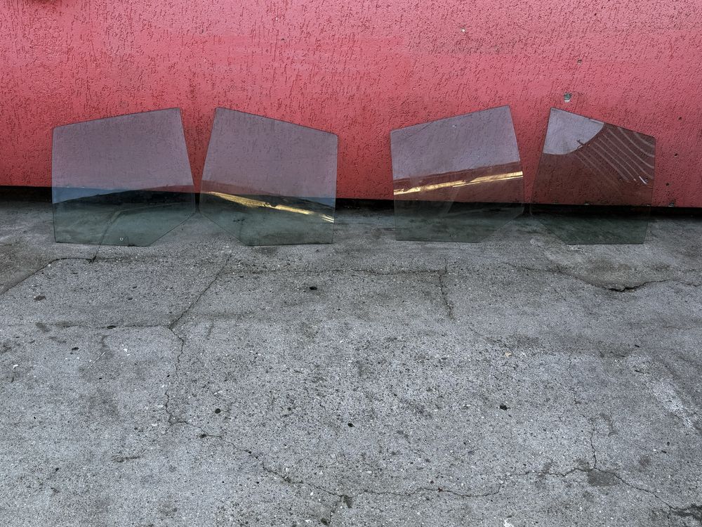 Geamuri fixe spate VW Golf 4 – stânga + dreapta, originale