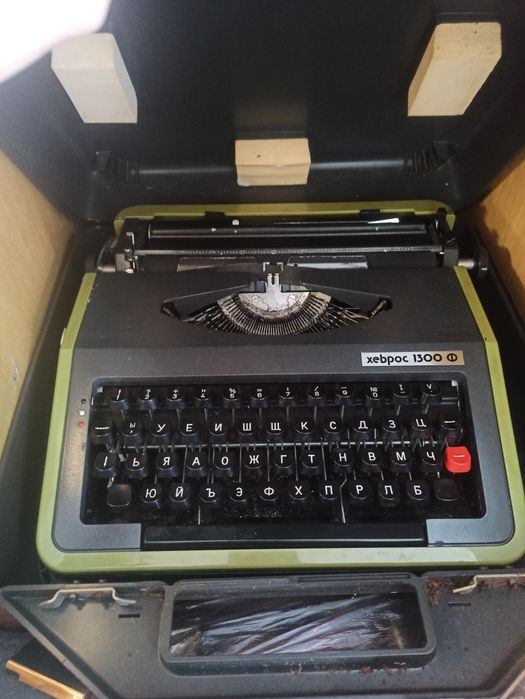 Стара пишеща машина xebroc 1300 Ф