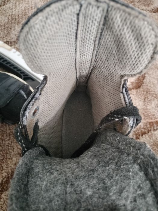 Vând patine de hockey mărimea 35-36