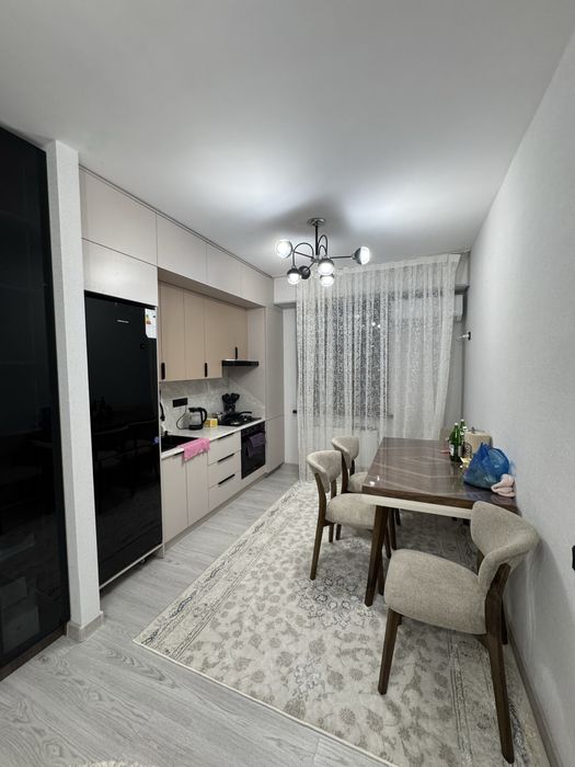 Квартира сотилади 56кв 3 хона килинган 10 этаж рохатда куругда