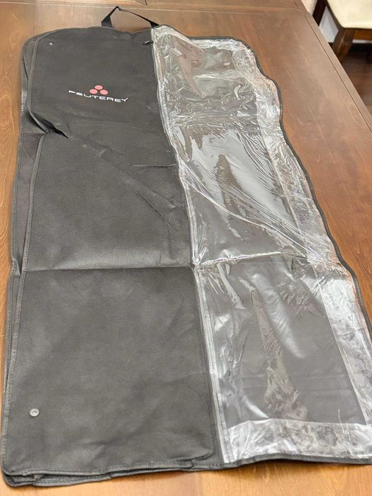 Huse pentru haine made in italy