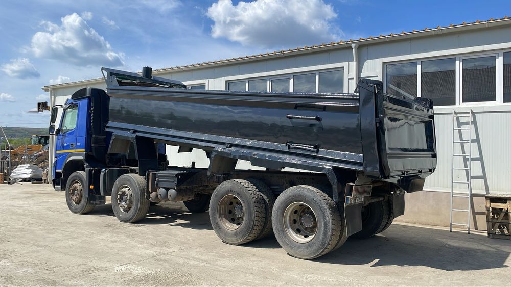 Volvo basculabil 8x4 volan pe dreapta