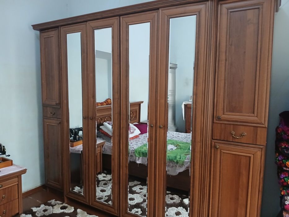 Спальня гарнитура зеркалами