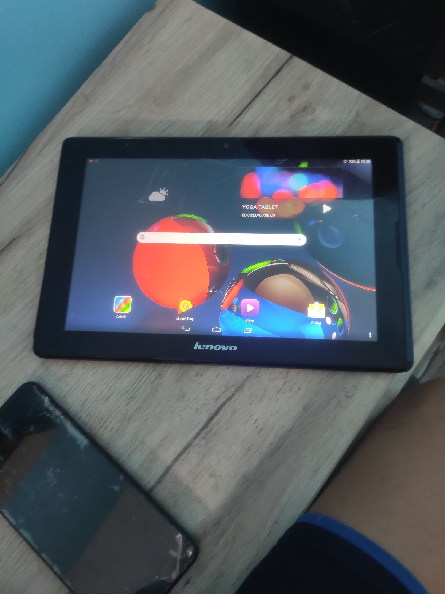 Vând tableta lenovo