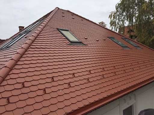 Mesteri acoperisuri, montaj tabla acoperis, reparatii acoperisuri