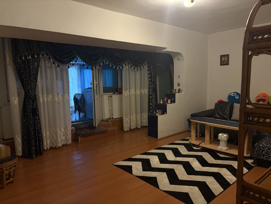Vand Apartament 4 camere