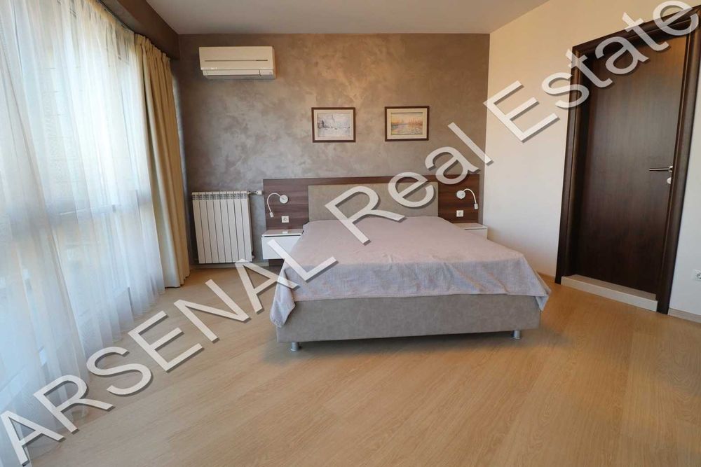 Дава се под наем Тристаен апартамент в София, Изток - 141 кв.м за 1300 € - Снимка #2