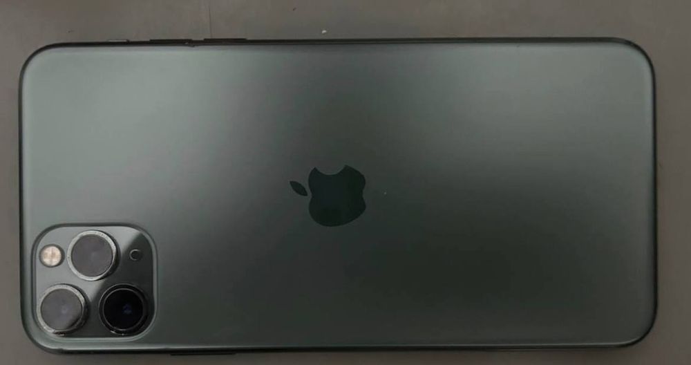 Продам Iphone 11 pro max 256