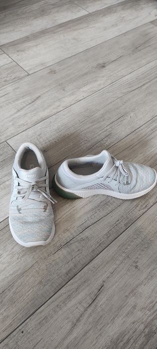 Pantofi/ adidasi sport Asics marimea 37 ( se potrivesc la 36)