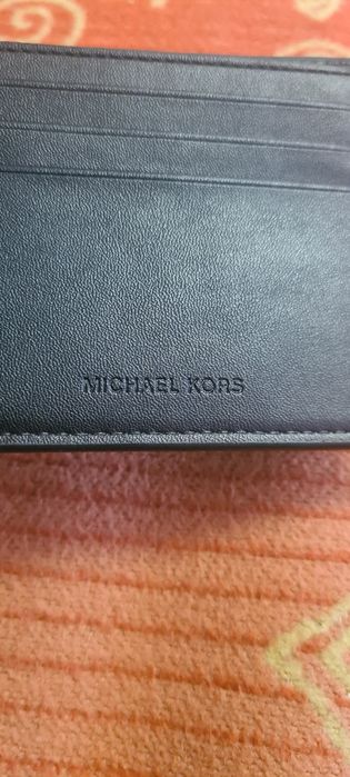 Pormoneu bărbați marca Michael kors .