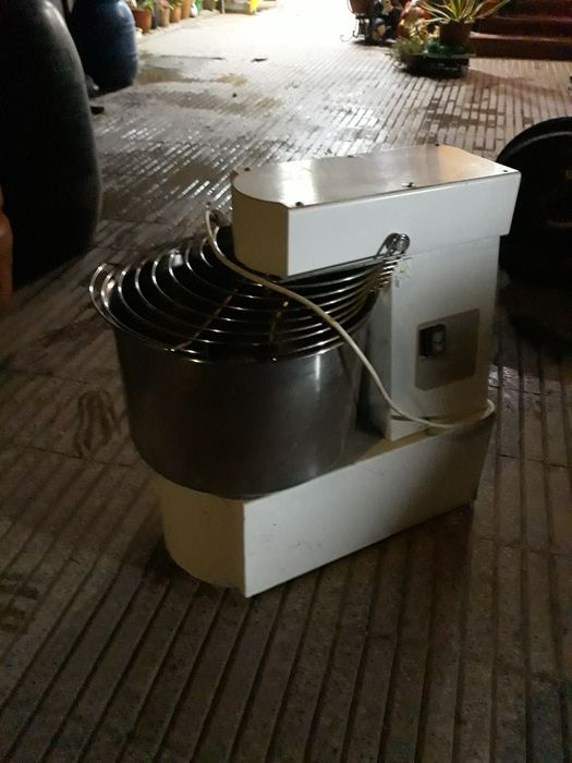 Malaxor de 32 kg.made Italia preț.5200 lei.la 380v.