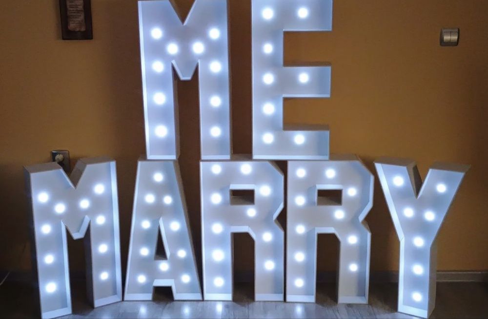Светещи букви,надпис „ MARRY ME “