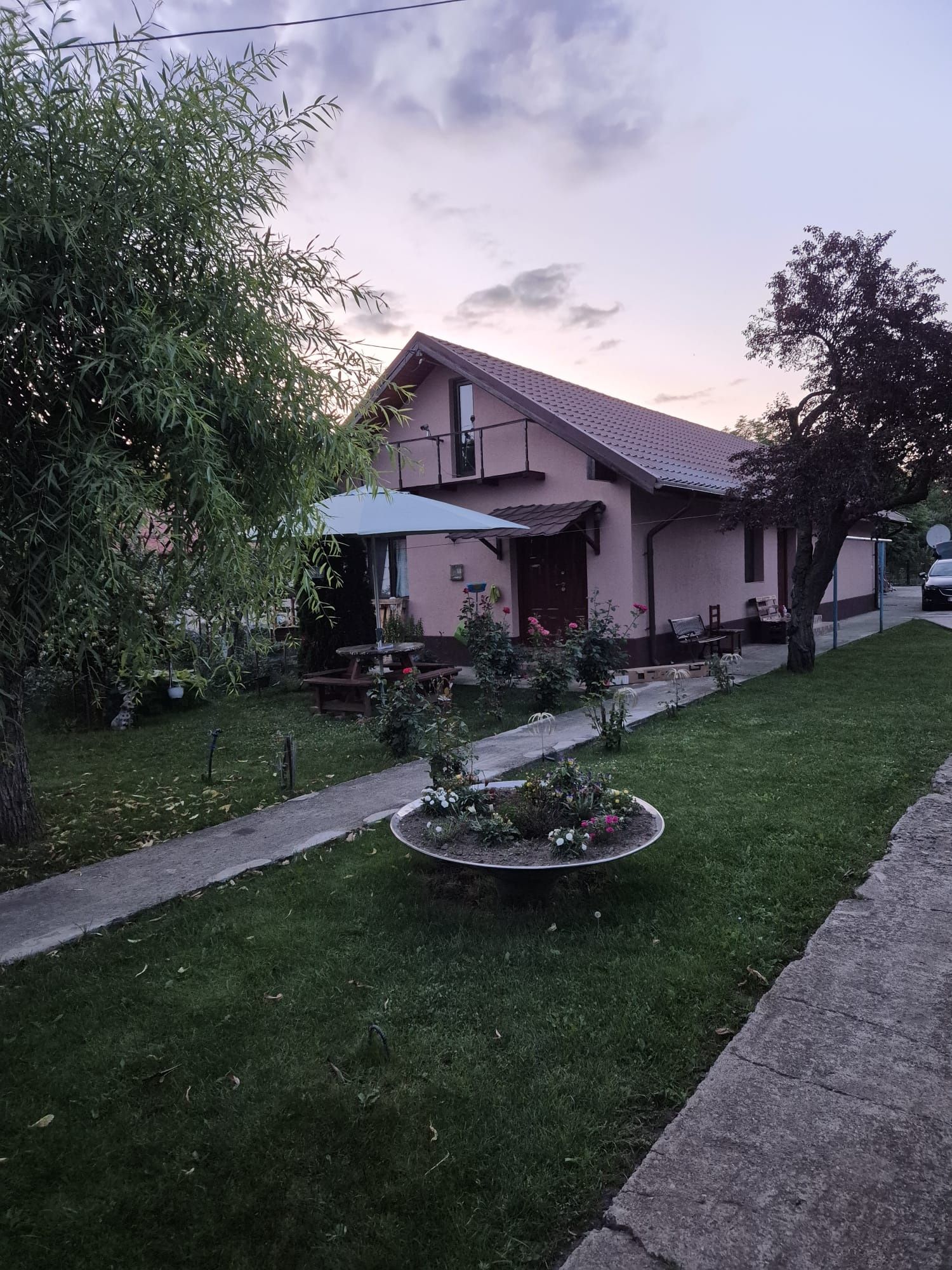 Casa de vanzare  cu 4 camere constructie noua 2015