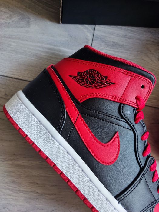 Air Jordan 1 Mid Alternate Bred