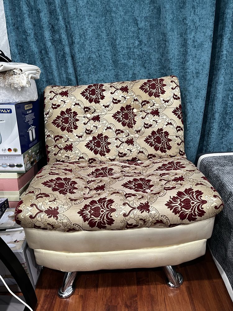 Продам диван с двумя креслами