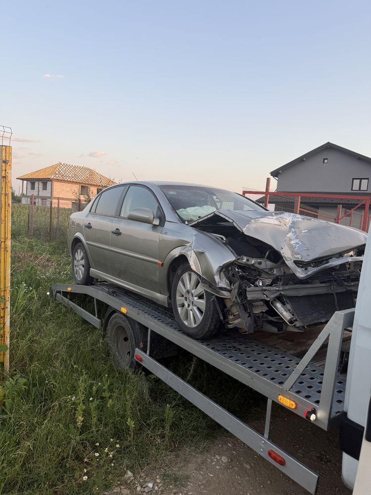 Dezmembrez Opel Vectra C 1.8 benzină