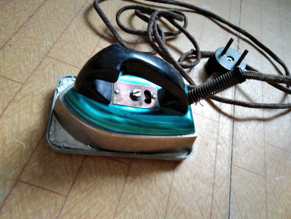 Fier de calcat voiaj de colectie,vintage rusesc