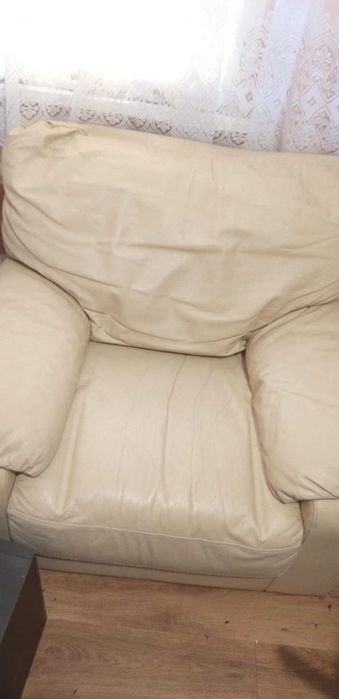 Кожен Диван със два фитьола