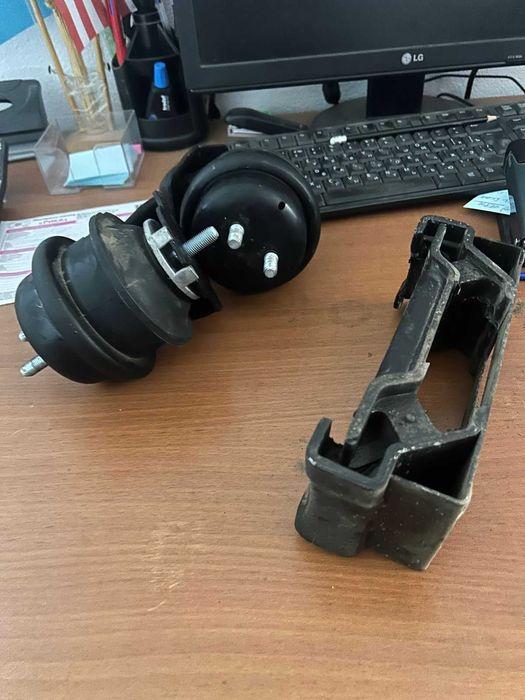 продам подушки двигателя  на авто