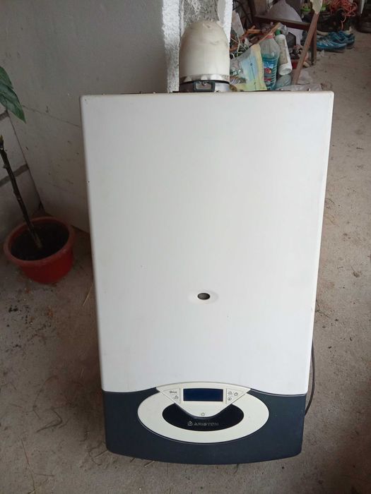 Centrală Ariston second hend in stare de funcționare