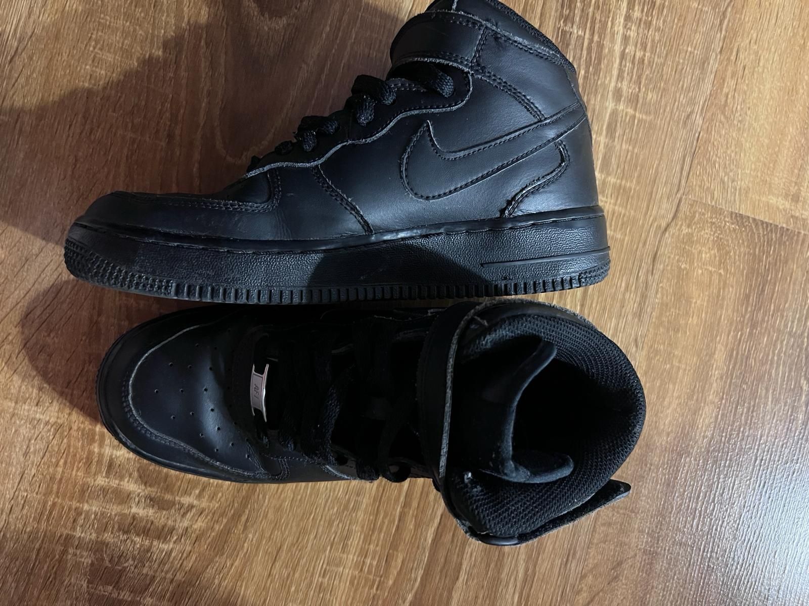 Black Nike Air Force 1