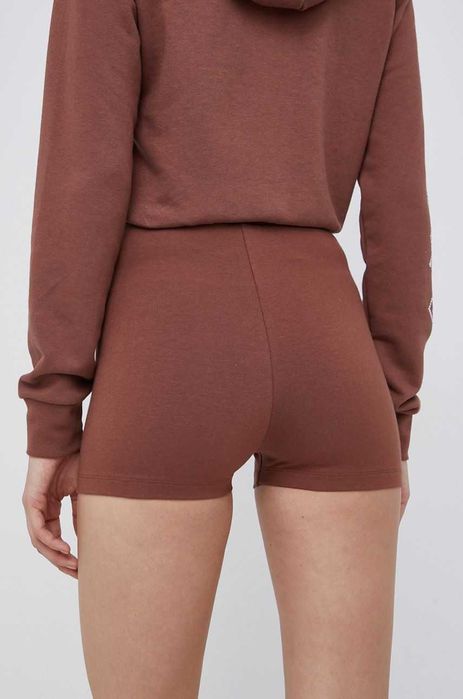 Къси панталонки Adidas - размер С, чисто нови, с етикет!