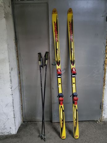 Лыжи с палками, ботинки лыжные 45 размер и лыжный костюм 60 разм.