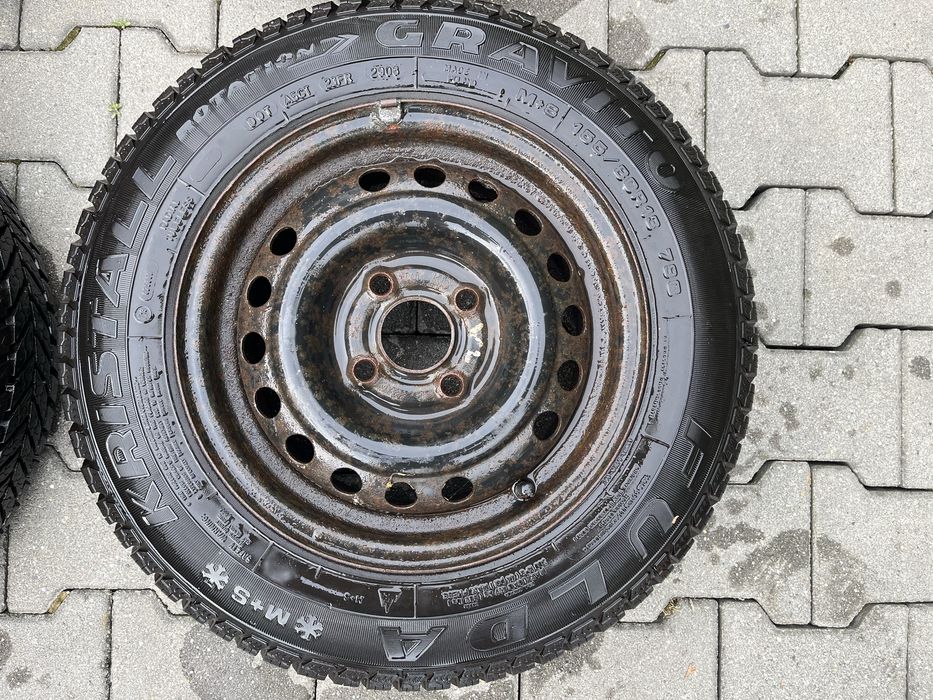 Vând anvelope+jante de tablă dimensiune 155/80/R13